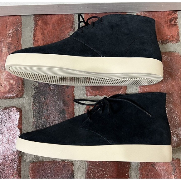 Everlane Black Suede Chukka Boots with Minimalist Design main image 16